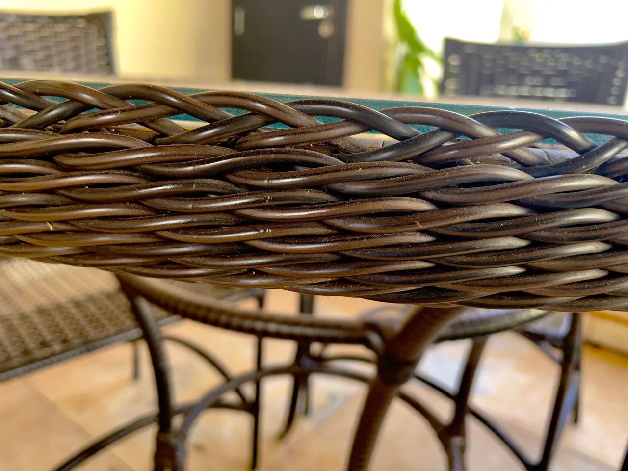 Conjunto de mesa de fibra sintética. - Foto 3