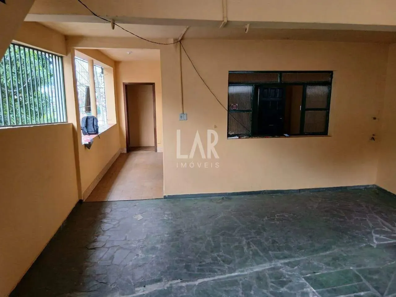 Prédio à venda, 8 quartos, 1 suíte, 1 vaga, Sagrada Família - Belo Horizonte/MG