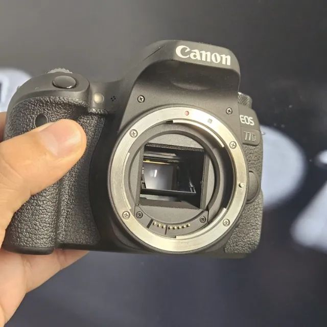Camera DSLR Canon 77D - Corpo