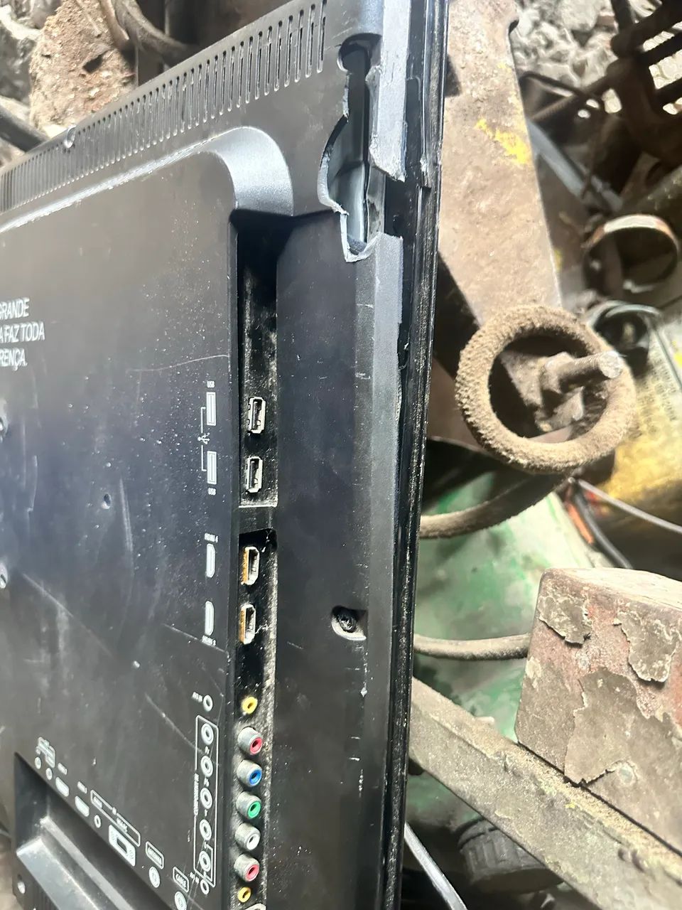 Tv STI mod LE3250(B)WDA quebrada não tenho controle nem base para peças  - Foto 2