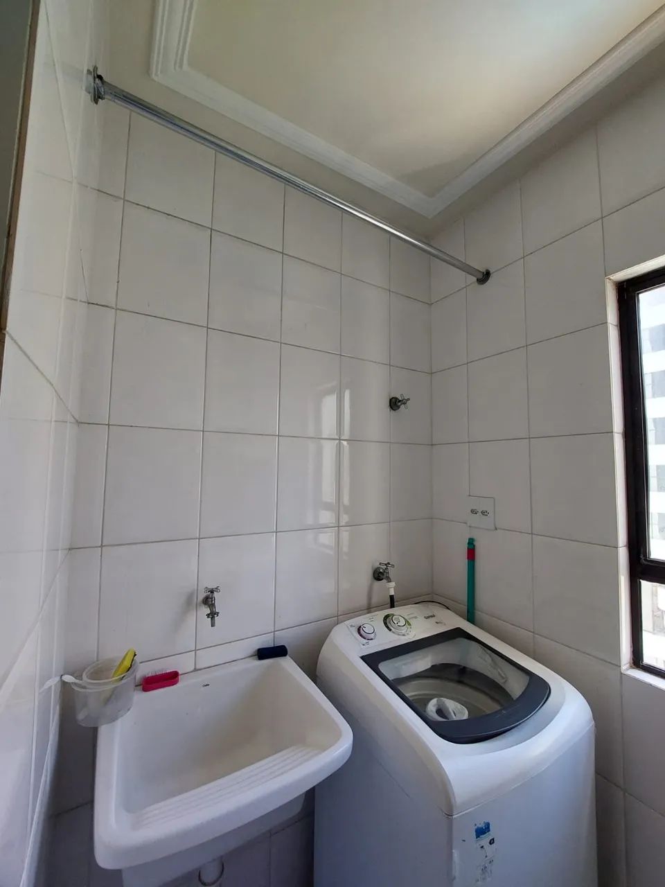 75m² mobiliado, 2/4, sala, varanda, banheiro social, cozinha, área de serviço e garagem - Foto 4