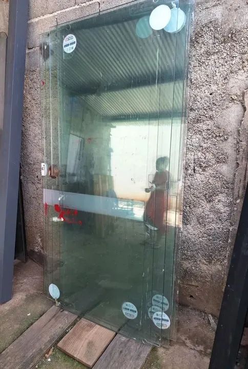 porta vidro 10mm 240x0,90 / retirar vila formosa