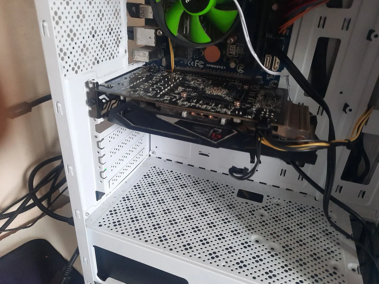 Rx 570 asrock com defeito 8gb