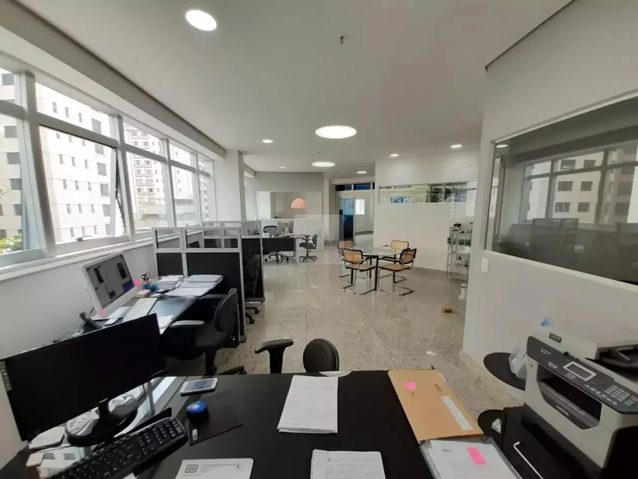 Oportunidade única: Sala comercial à venda em Lourdes, BH-MG! 9 salas, 1 banheiro, 325,98 