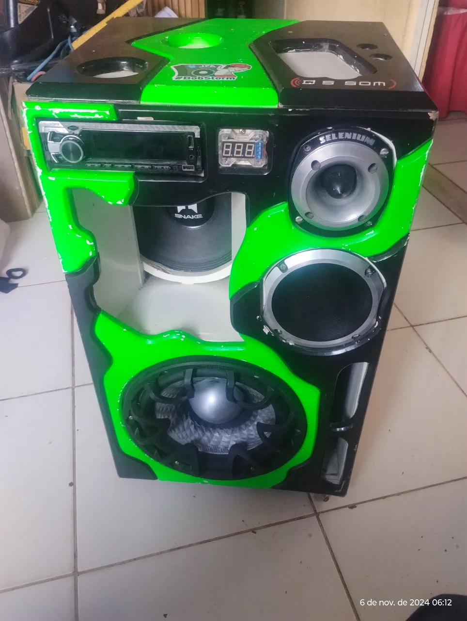 Caixa de Som Automotivo Personalizada