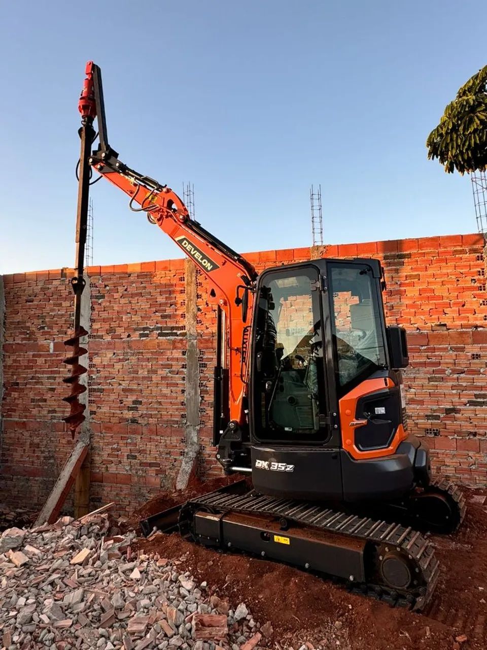 Mini escavadeira Doosan DX35Z 3.5 toneladas cabinada 