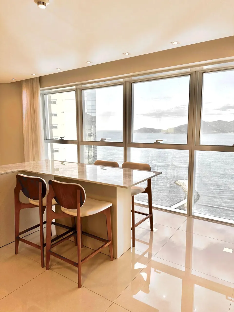 INFINITY COAST - LOCAÇÃO ANUAL FRENTE MAR - 3 SUÍTES - MOBILIADO - BALNEÁRIO CAMBORIÚ