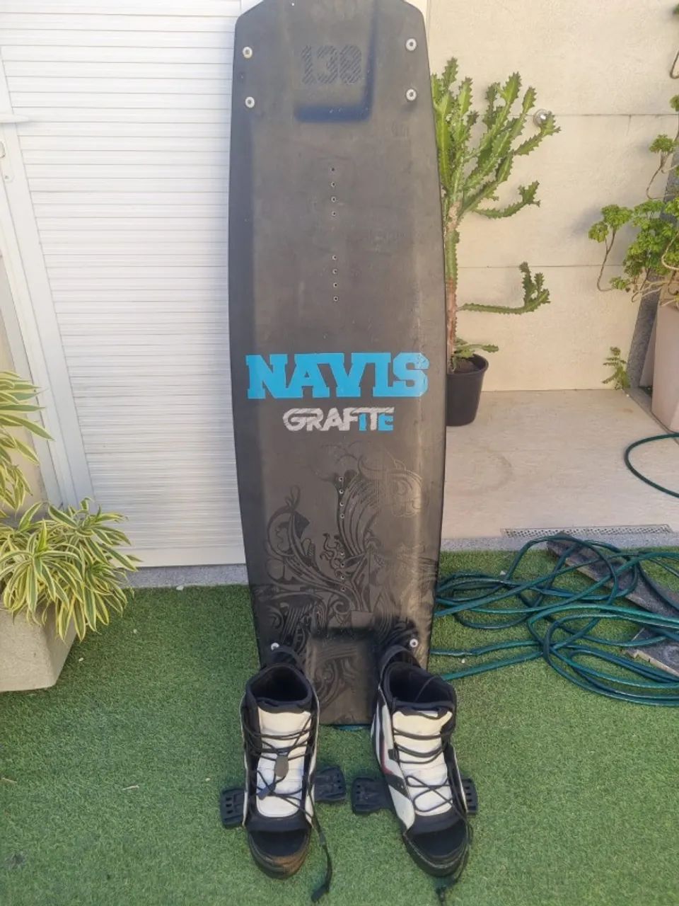 PRANCHA DE KITESURF / WAKEBOARD COM BOTAS - NAVIS 138 - OPORTUNIDADE! - Foto 2