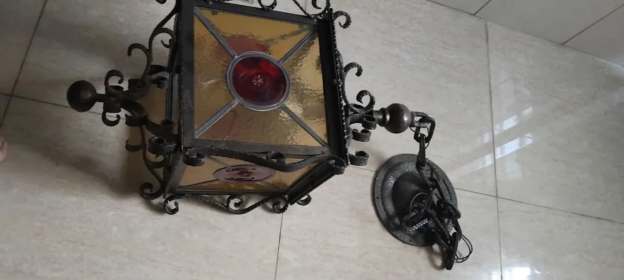 Lustre antigo de ferro forjado