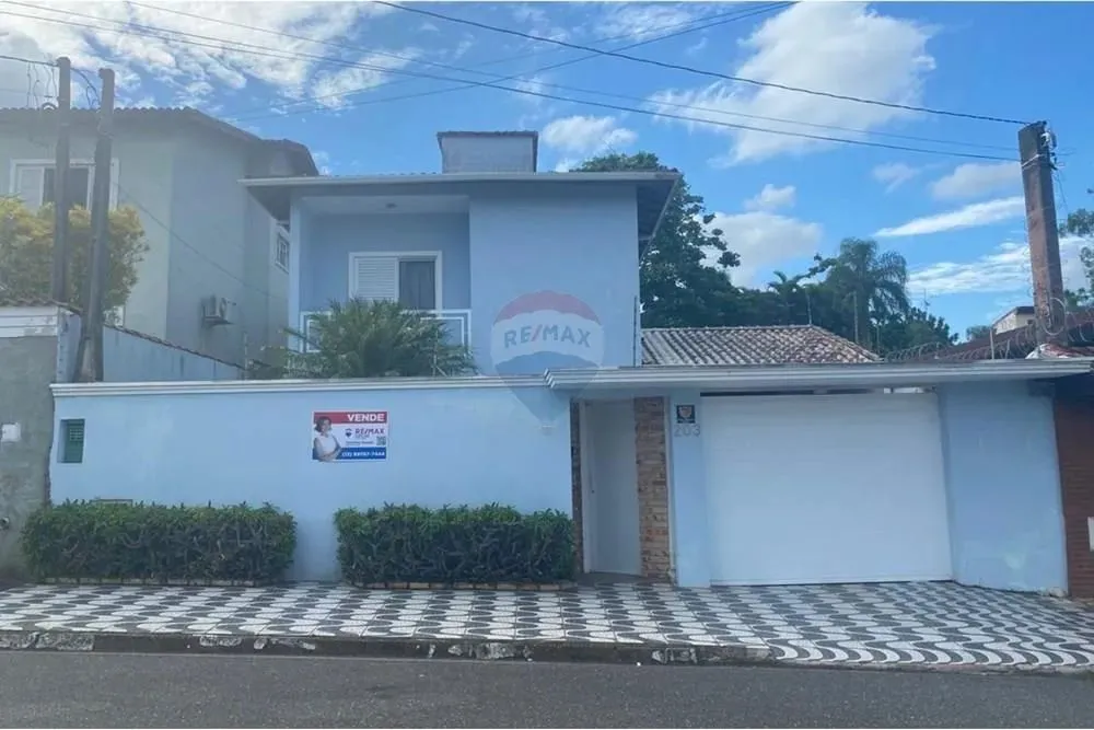 Sobrado à Venda no Jardim América, em Registro/SP