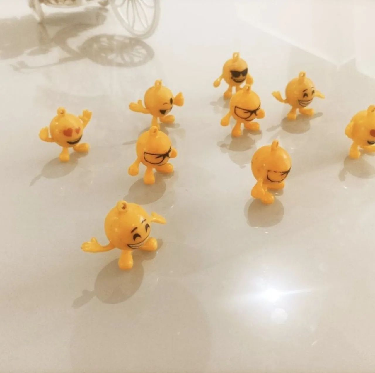 Lote Miniaturas dos Emojis - Brinquedos colecionáveis - Foto 4