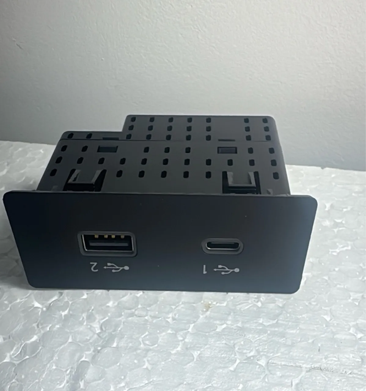 Conector Auxilar USB e C Nissan Kicks 2023