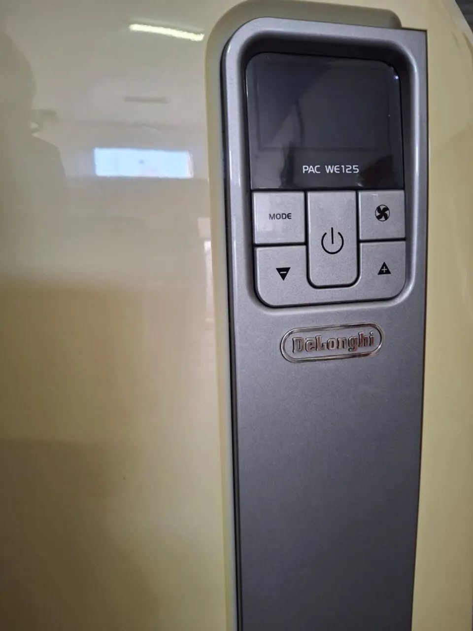 Ar condicionado 12.500 BTUs delonghi PAC we 125 semi novo. - Foto 2