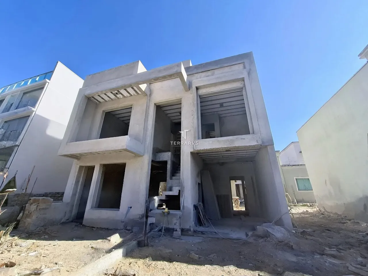 SOBRADO com 3 dormitórios à venda com 132m² por R$ 819.000,00 no bairro Bairro Alto - CURI