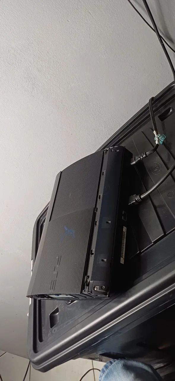 Vende-se Play Statio 3 Desbloqueado Com 5 Jogos - Foto 2