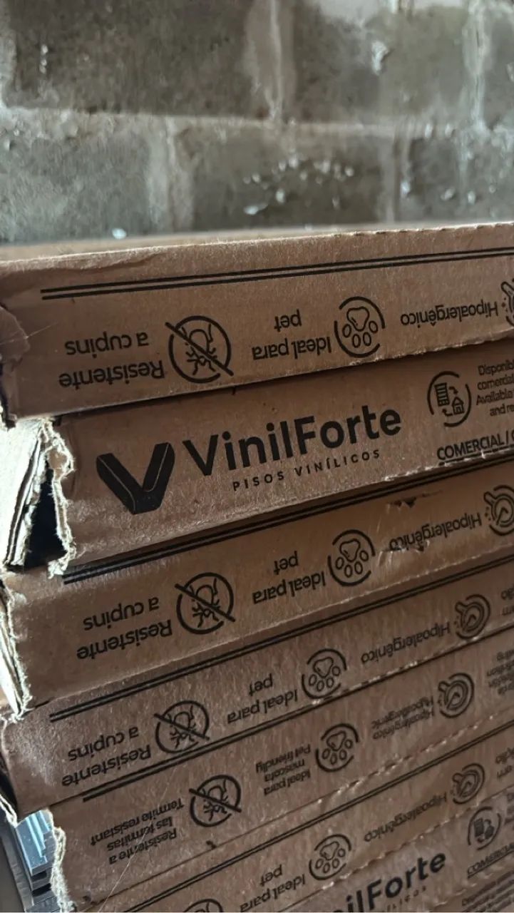 Piso Vinilico novo régua madeirado e calacata 