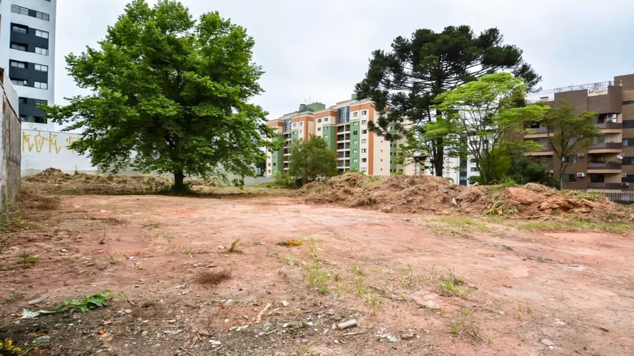 TERRENO EM EXCELENTE LOCALIZAÇÃO NO CHAMPAGNAT Terreno excelente localização no Champagnat - Foto 2