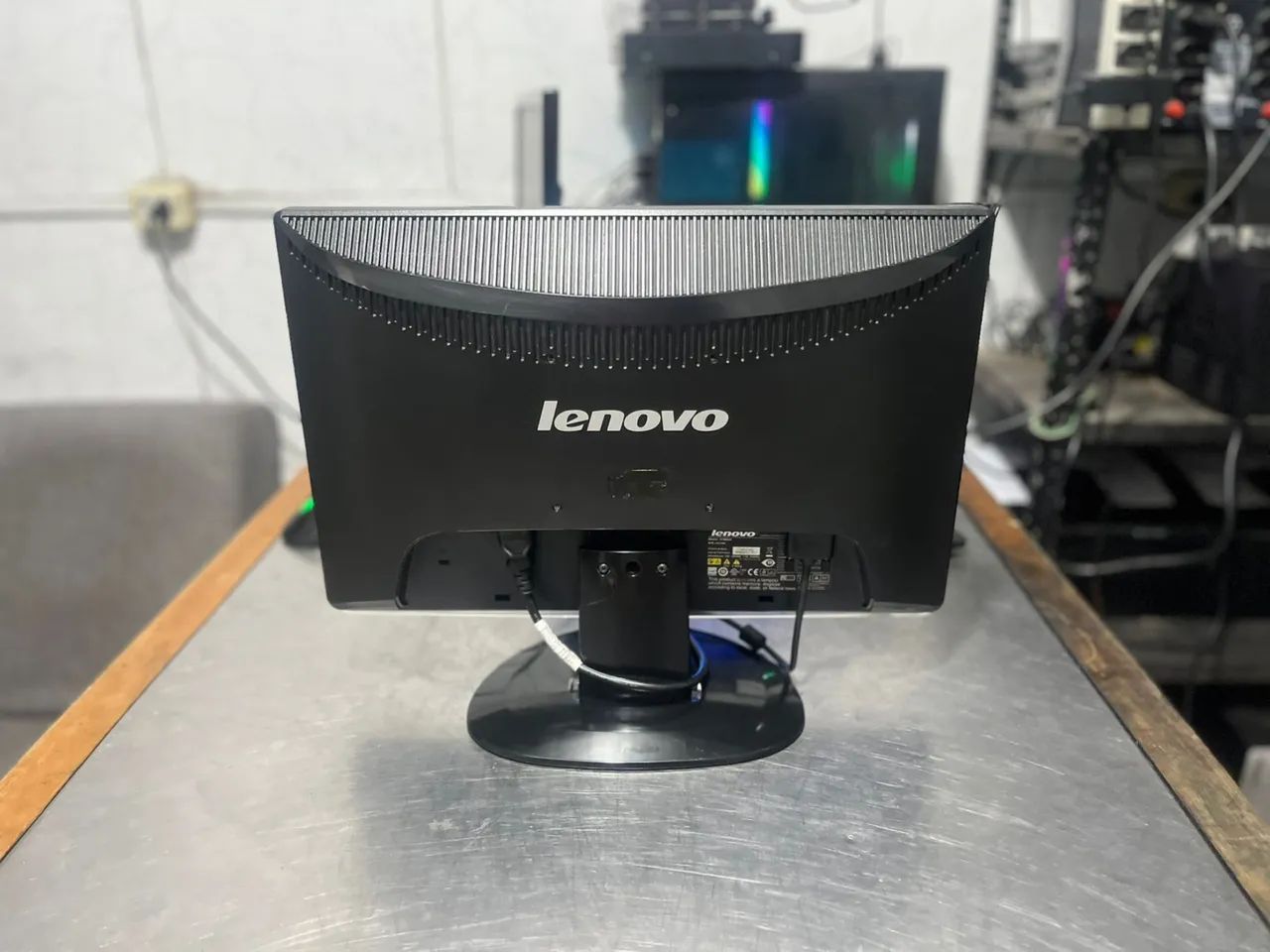 Lenovo 19-inch Monitor64318043742721123