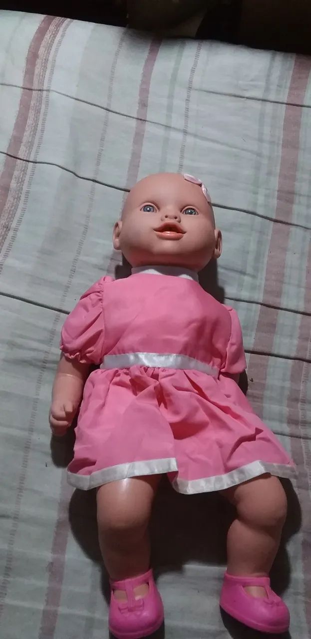 Linda Boneca de Vestido Rosa - Foto 3