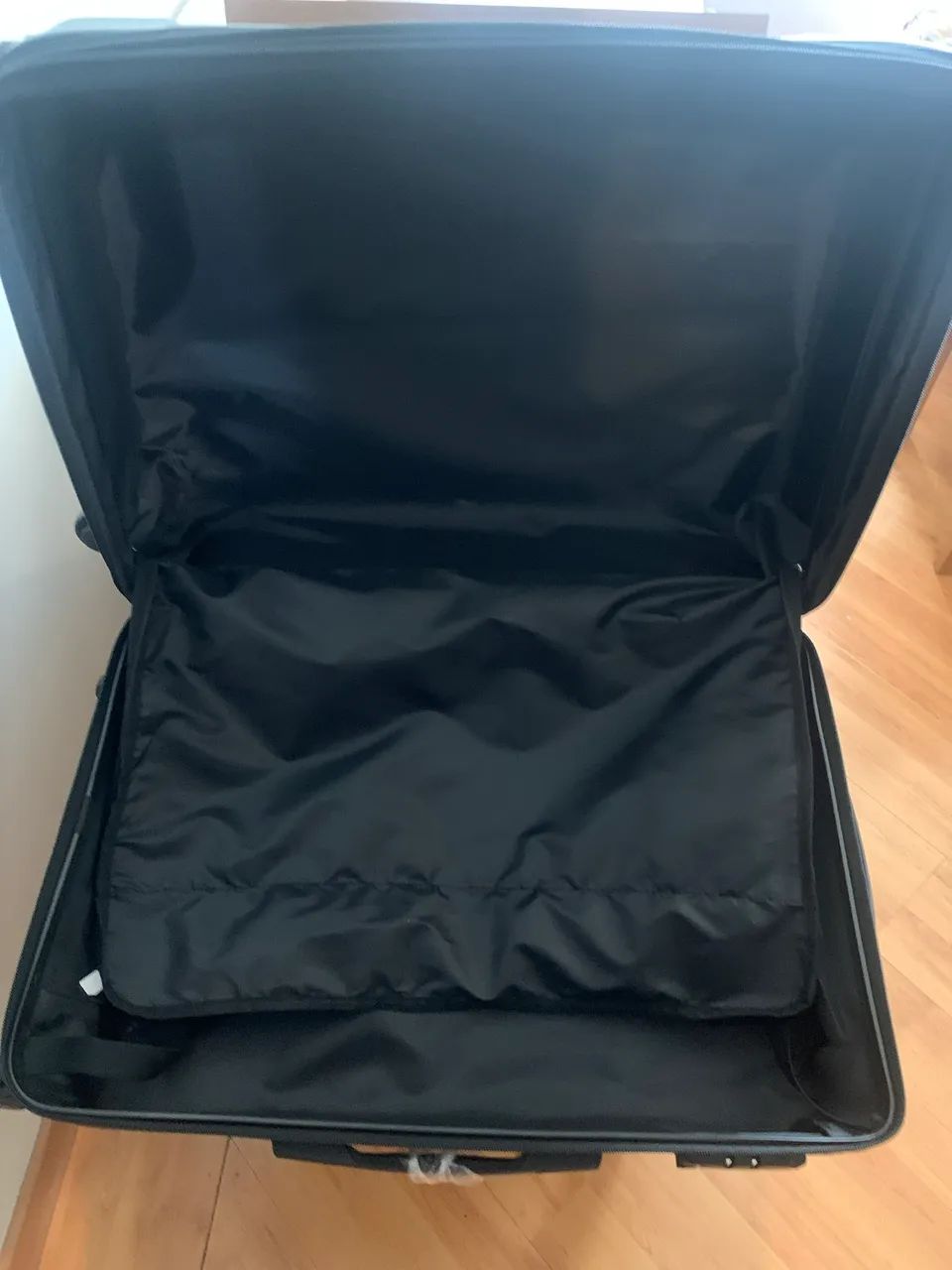Mala preta excelente estado - 23kg - EUA - Foto 4