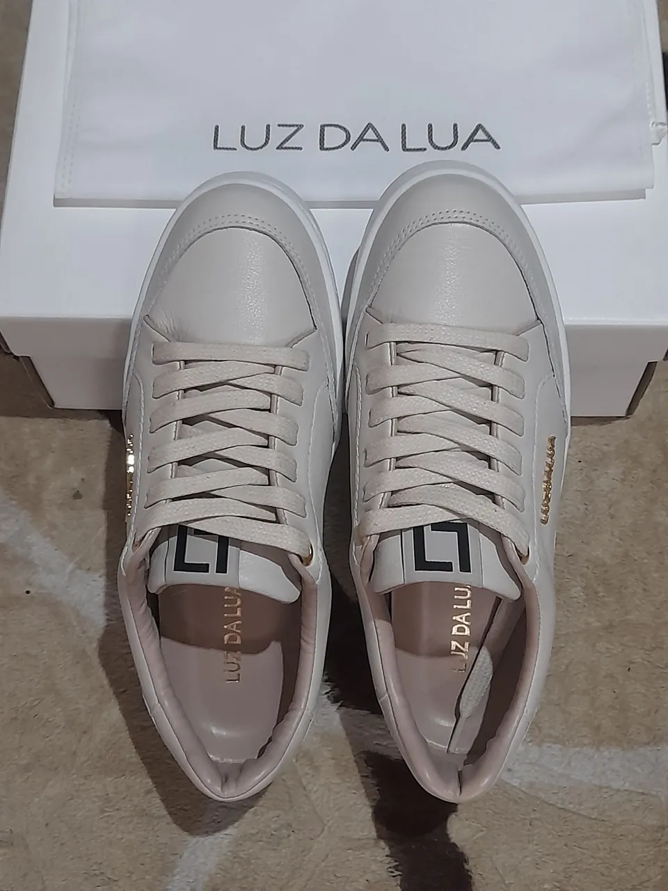 Tênis Luz da Lua Feminino número 36 preço 320,00 reais