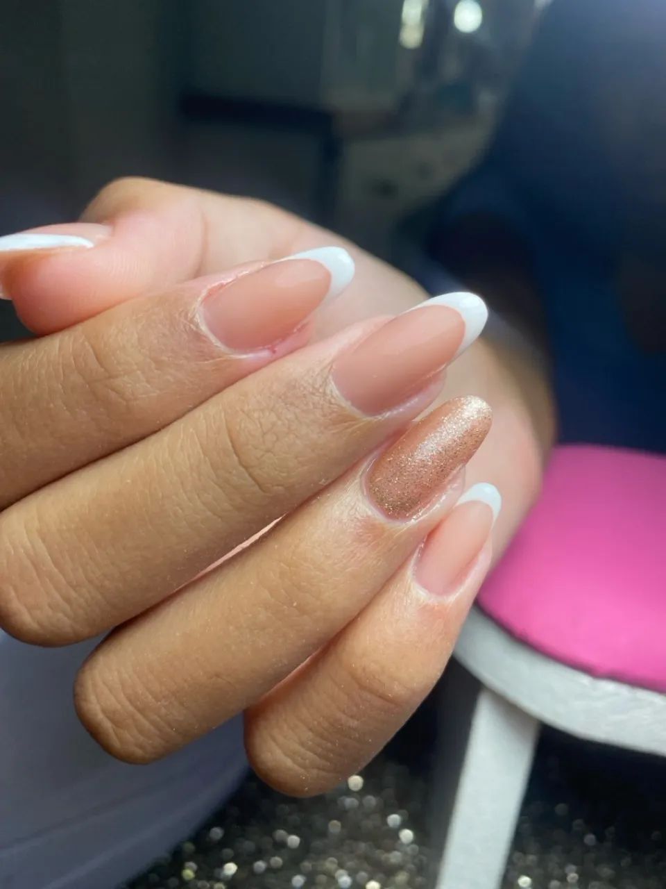 Precisa-se de manicure para trabalhar 