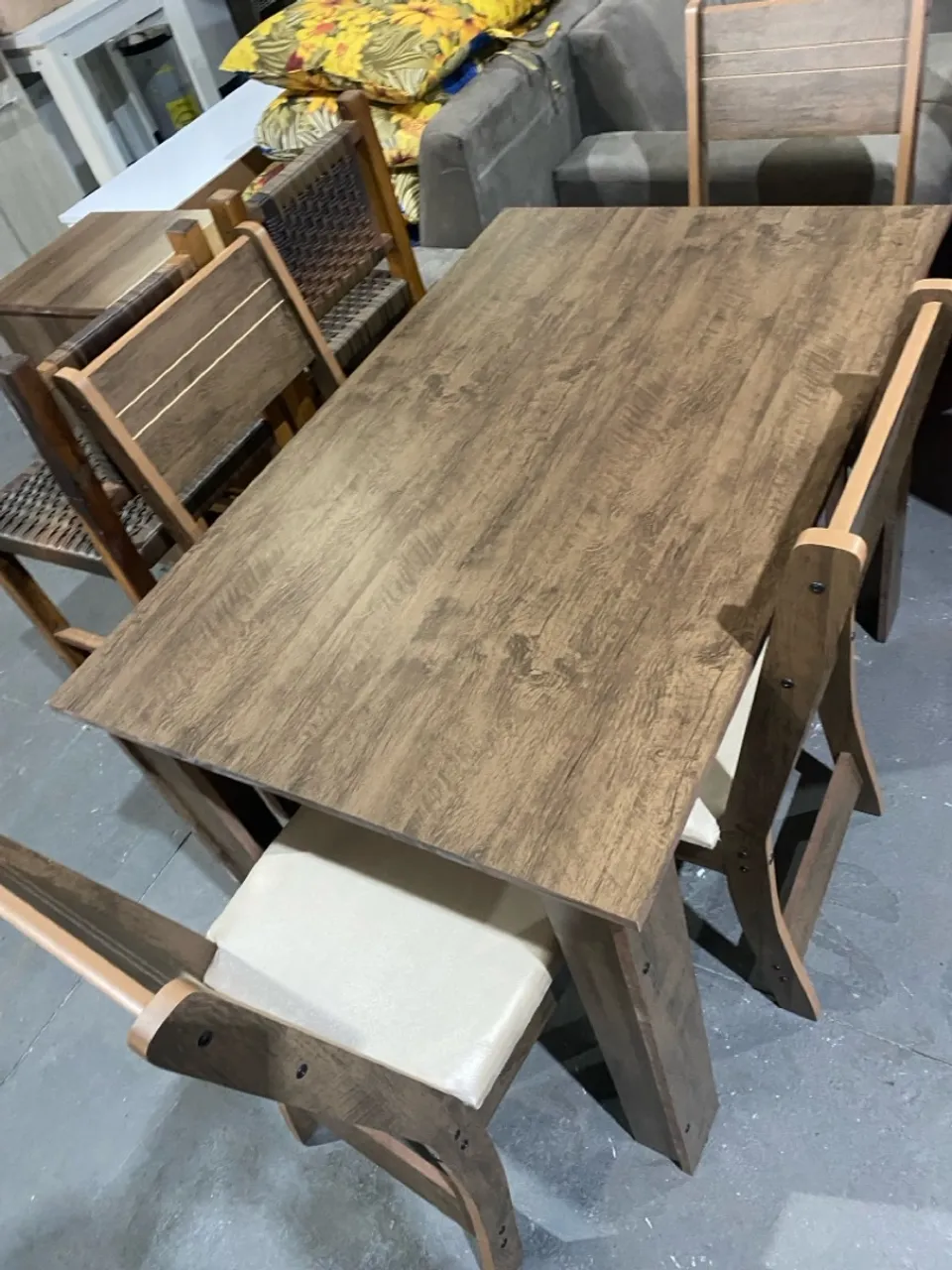 Mesa com 4 cadeiras - entrego hoje 