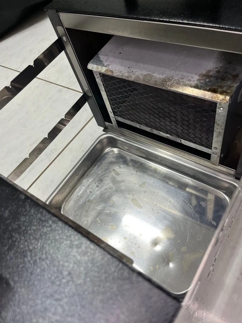 Churrasqueira Hot Box sem fumaça semi nova - Foto 2