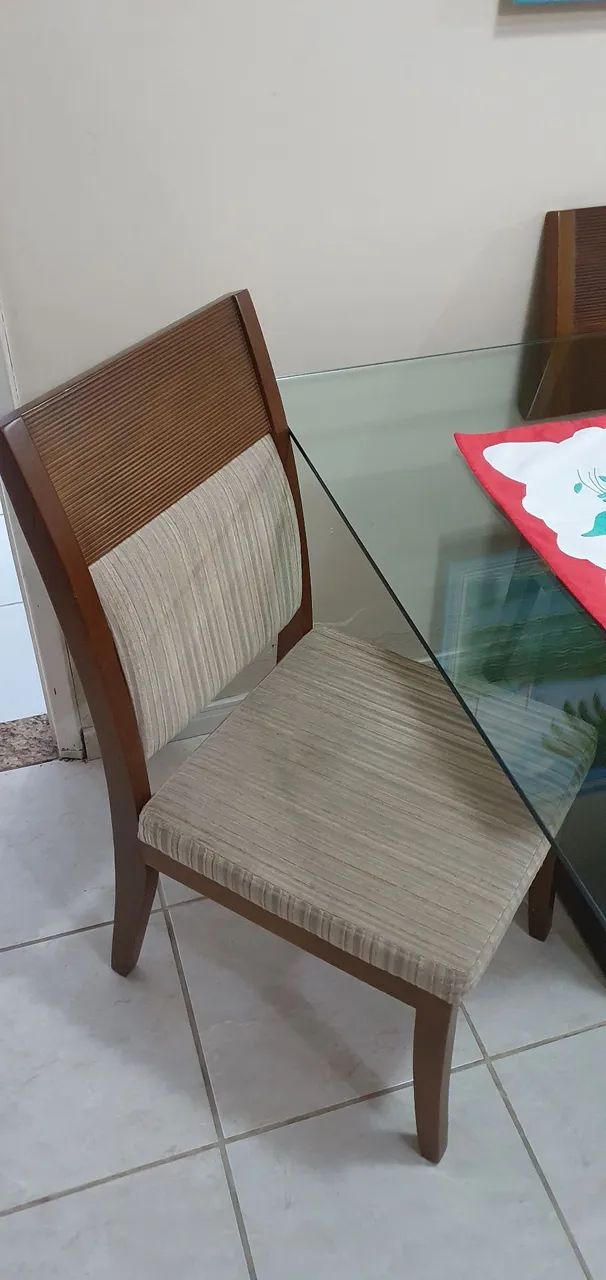 Mesa de Madeira e Vidro com 6 Cadeiras - Foto 5