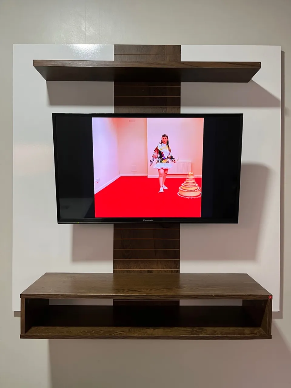 Televisão Led Smart 32? com suporte, controle e painel