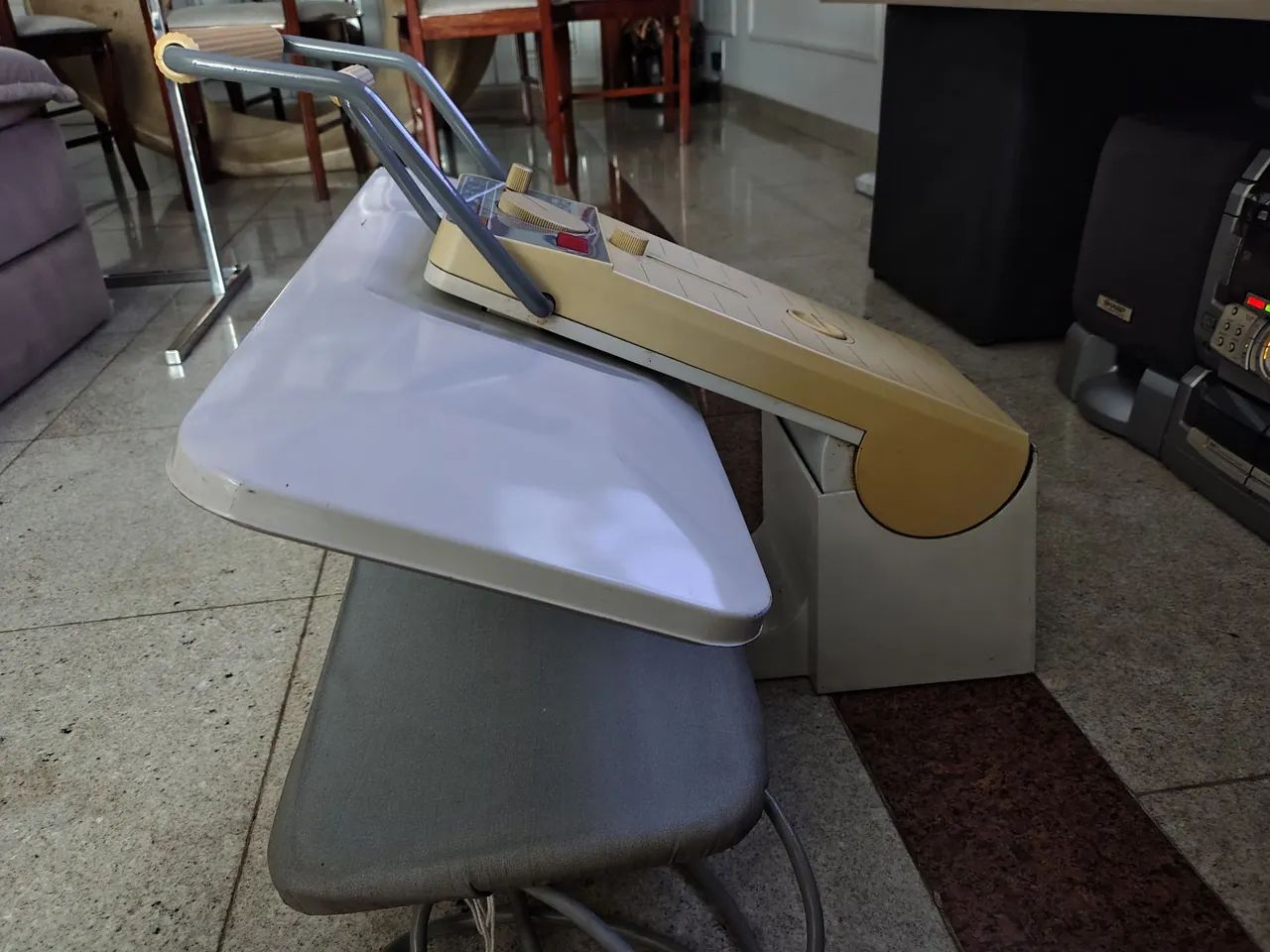 Prensa Passa Roupa a Vapor Singer - Foto 4