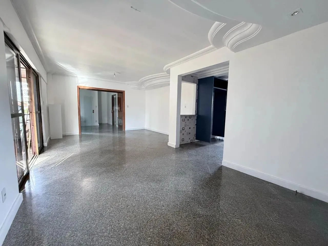 VENDO APARTAMENTO NO ED MONTE CASTELO COM 3 SUÍTES - SÃO BRAZ