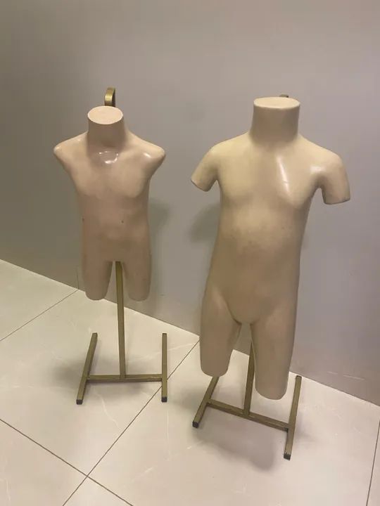 2 Manequins infantis para loja de roupas