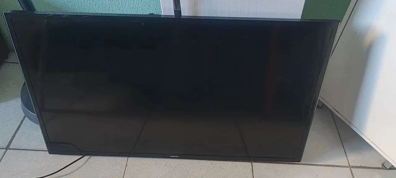 Tv Samsung modelo UN40J5200AG - Foto 2