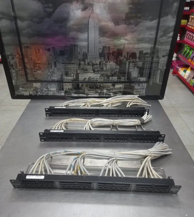 03 Painéis Cat 6 24 portas