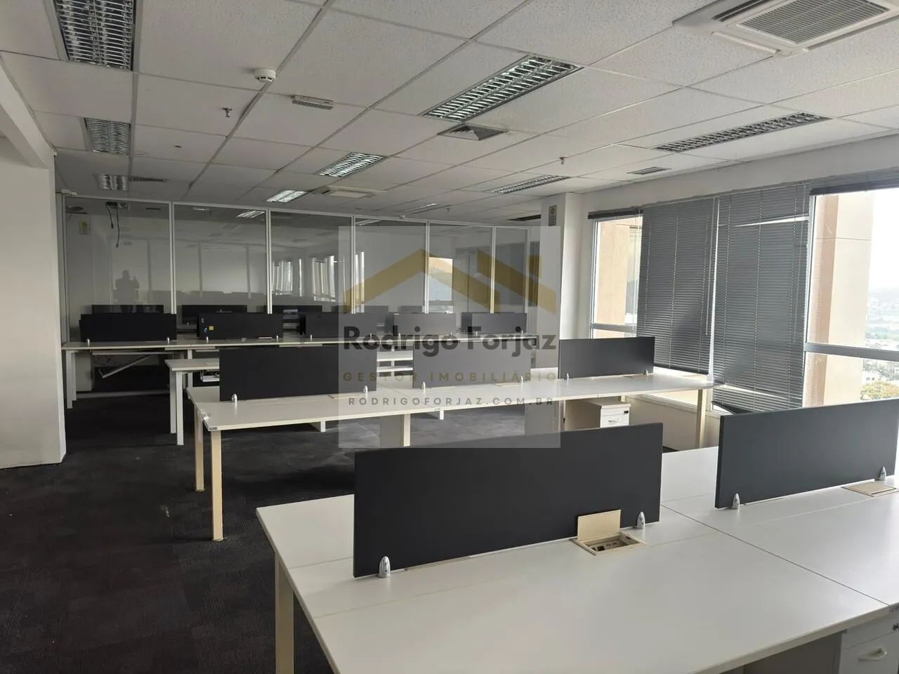 Condomínio Alpha Square - EXCELENTE SALA COMERCIAL SEMI MOBILIADA LOCAÇÃO ALPHAVILLE, A/C: