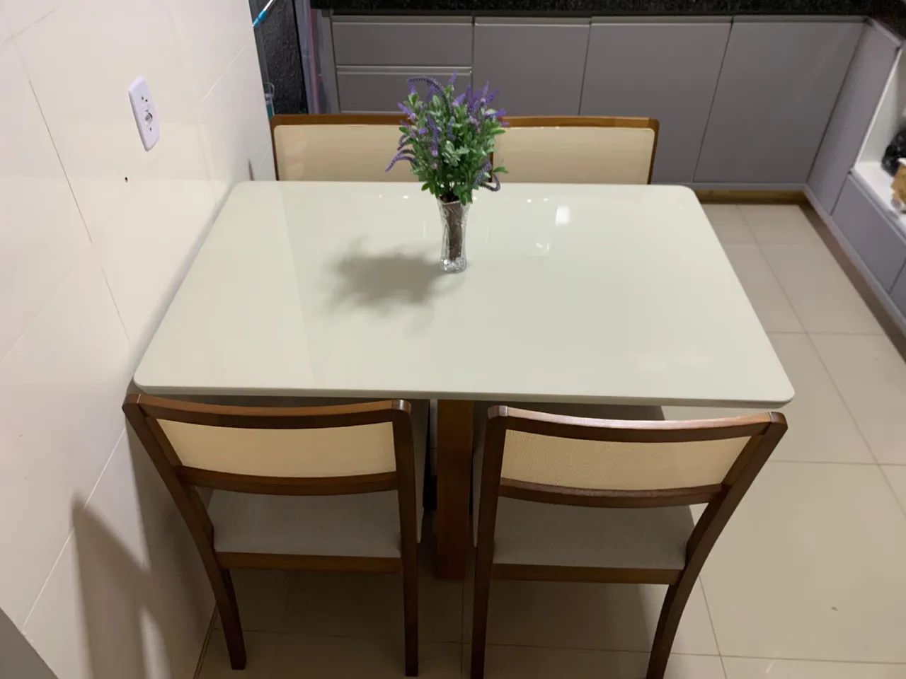 Mesa nova de madeira e acabamento laca pronta entrega  - Foto 3