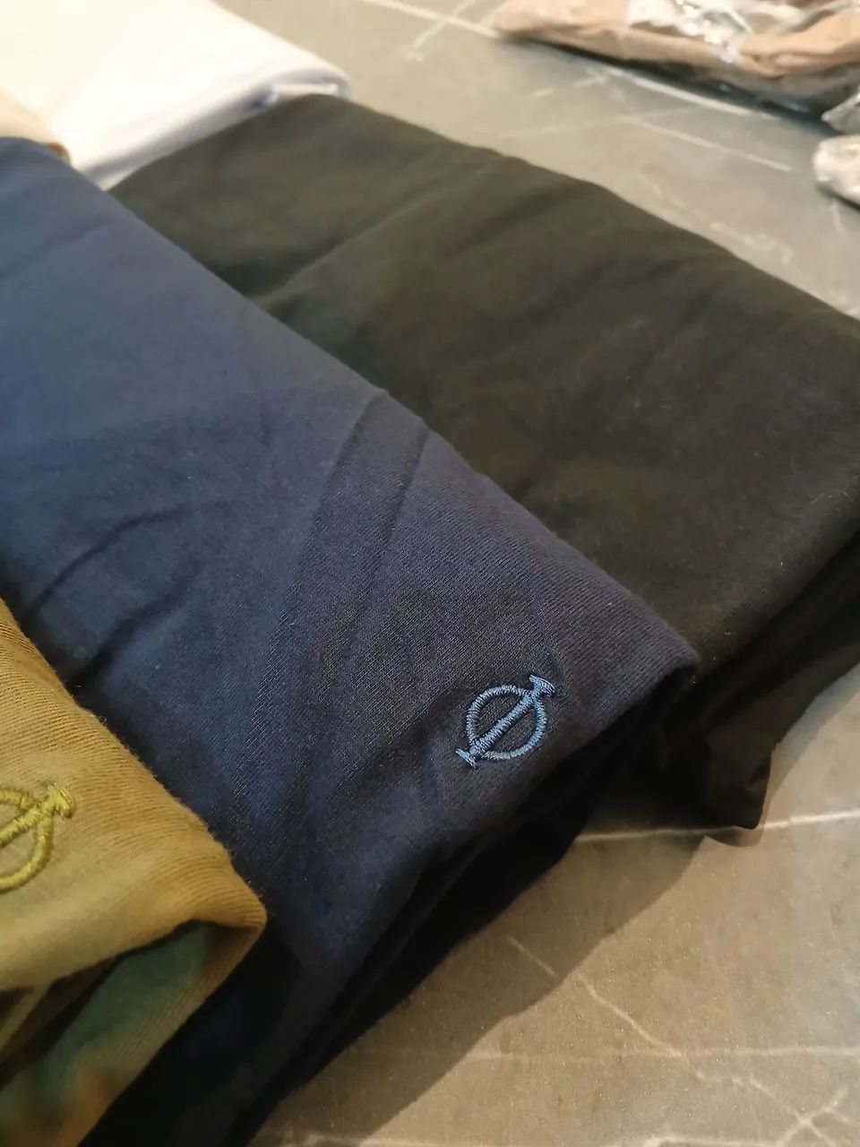 Camisas masculinas básicas