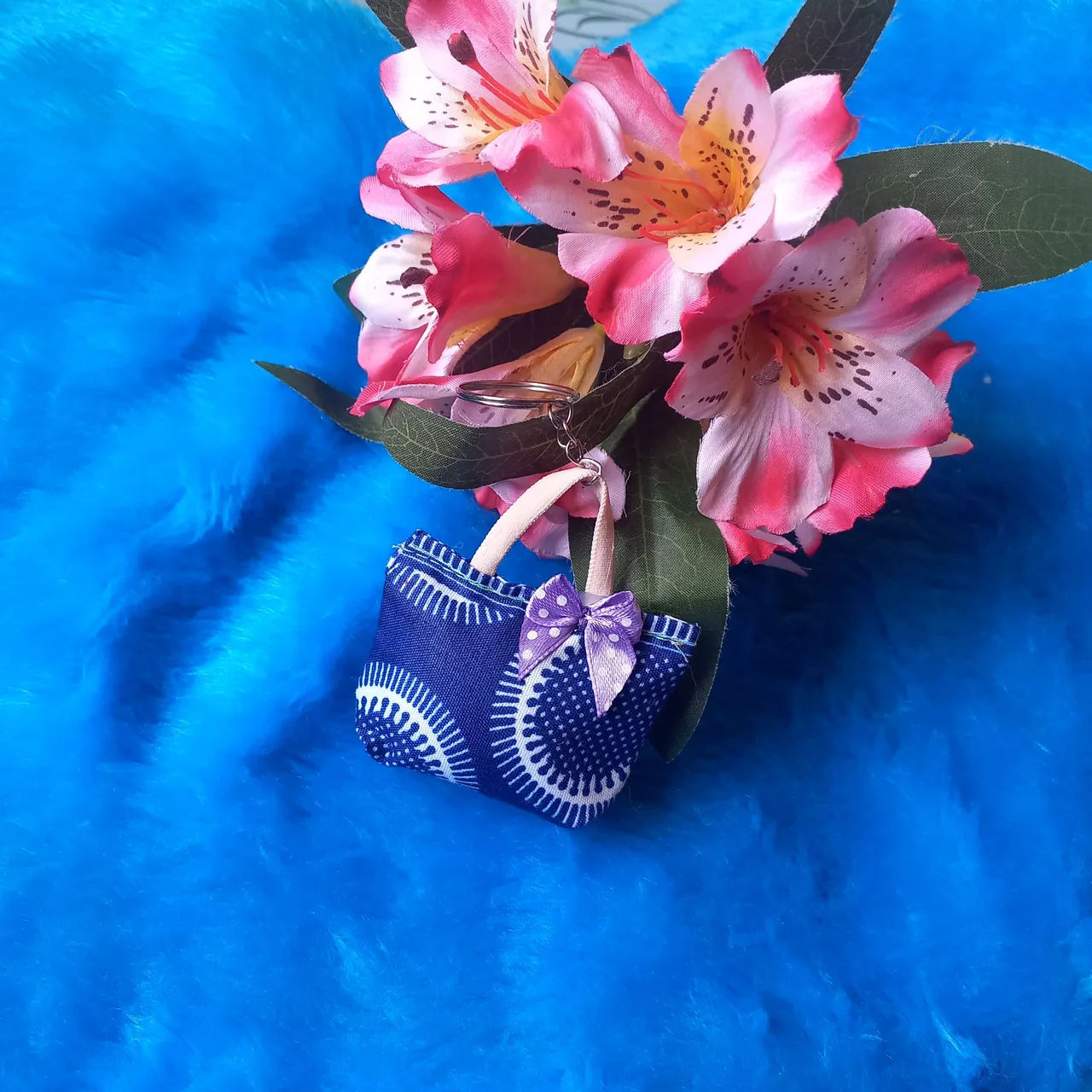 Mini Bolsa Charmosa com Detalhe de Laço