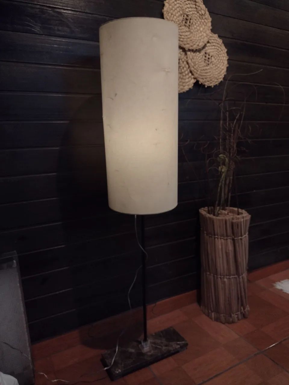 Luminária de chão com abajur com suporte de mármore muito lindo  - Foto 2