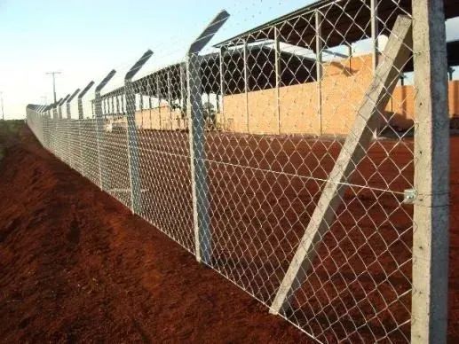 Oportunidade! Cerca Completa Material c/ tela 75/80 fio 14 por  R$11,45/m² 