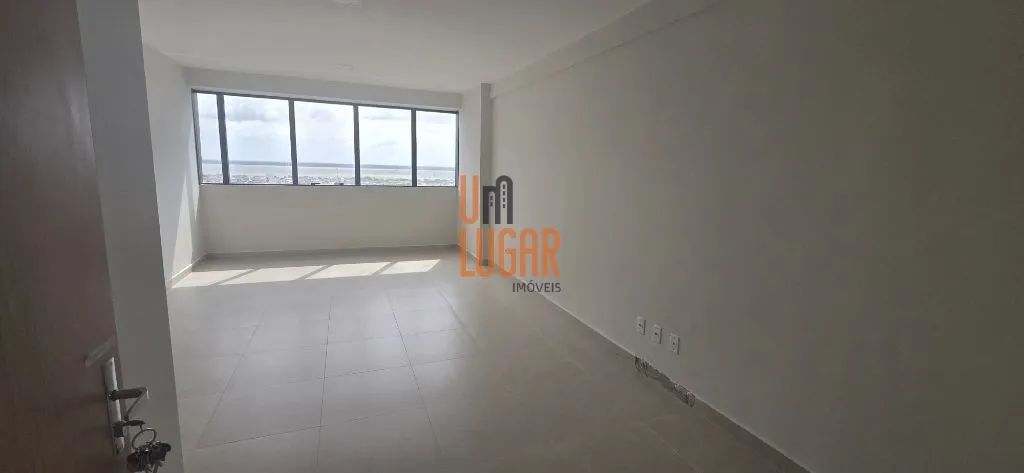 Um Lugar Imóveis aluga: Sala comercial de 28,80m² com Split no Ed. City Office, Batista Ca