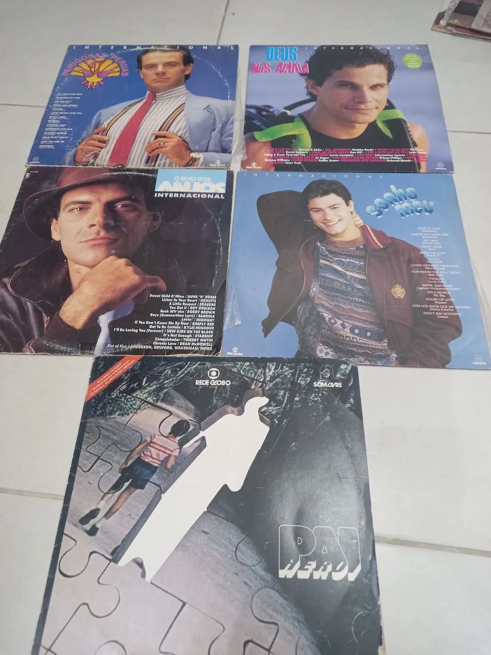 Lote vinil novela internacional - Foto 3