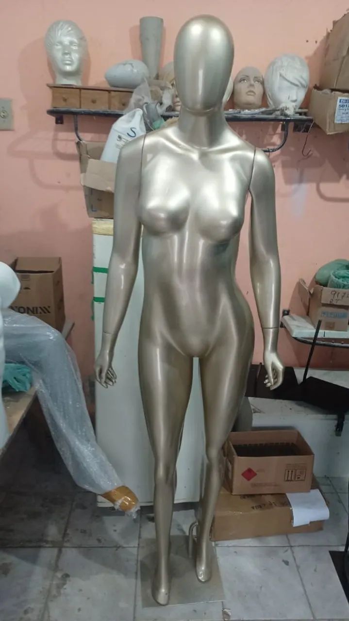 Manequim Feminino Dourado