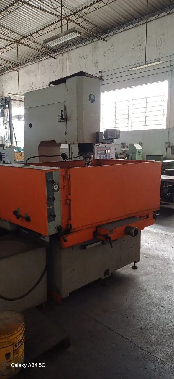 Eletroerosão por penetração Engemac EDM 900 C troca por imóvel, 110K meia nota/120K cheia - Foto 2