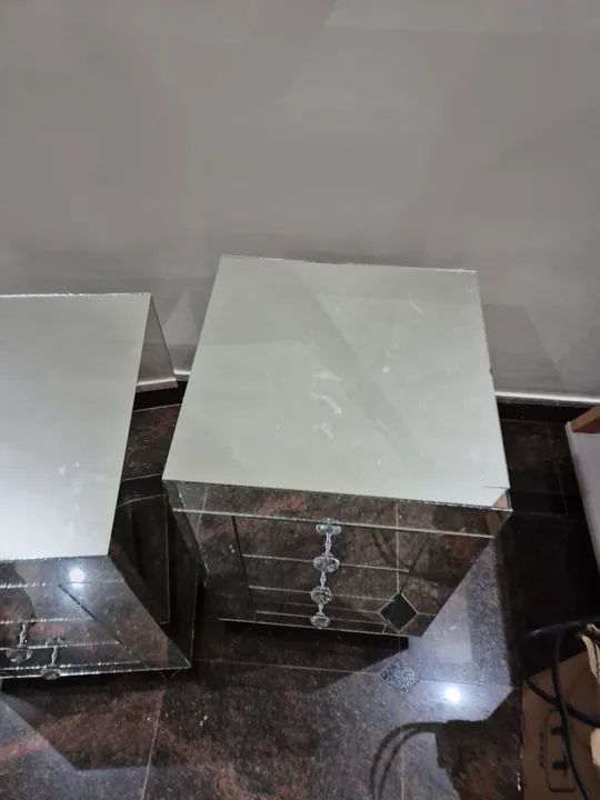 Mesa de cabeceira espelhada com 3 gavetas criado mudo . - Foto 2