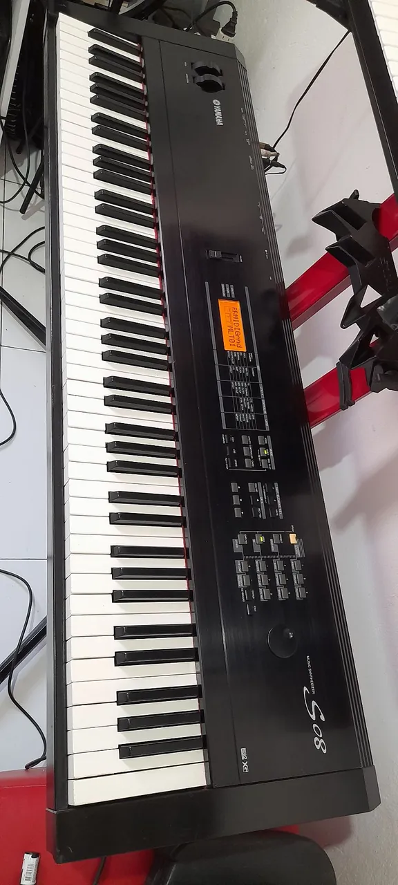 Piano Yamaha S08 (defeito)