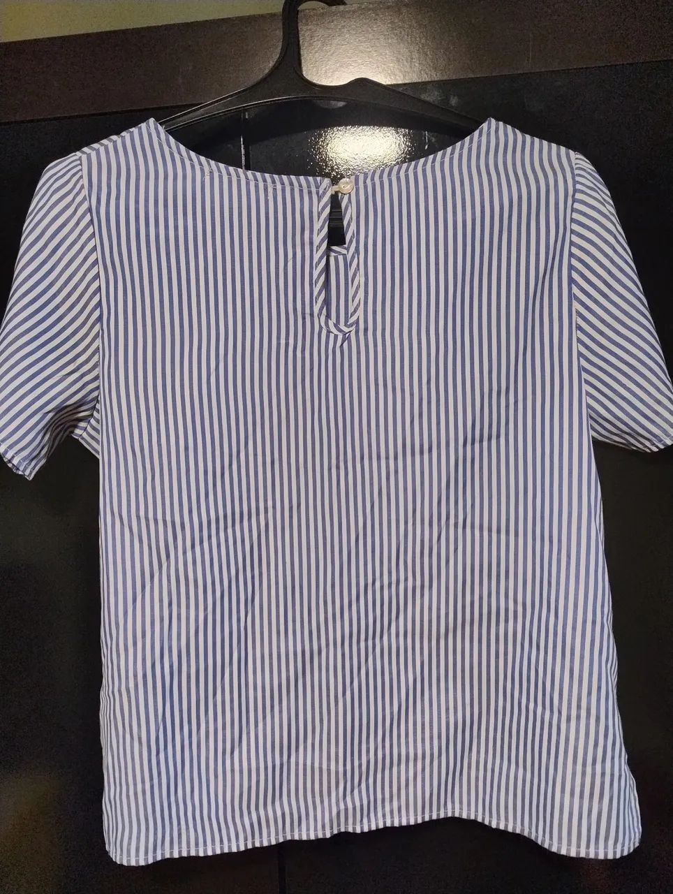  Blusa listrada com bordado de rosa - Foto 2