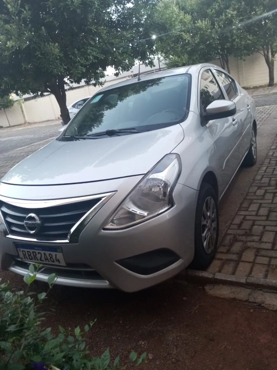 Nissan Versa 2020 prata