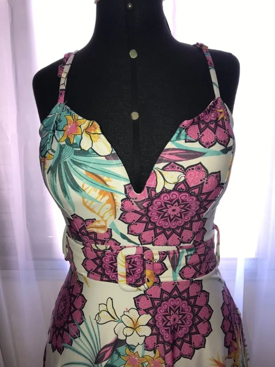 Vestido Curto Rodado com Bojo e Cinto Removível